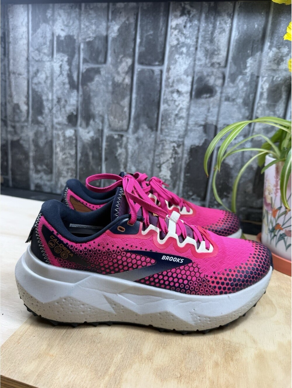 Brooks Caldera 6 -Women’s Pink/Navy Low Top LaceUp -Mesh Trail Running sneakers - Picture 5 of 10